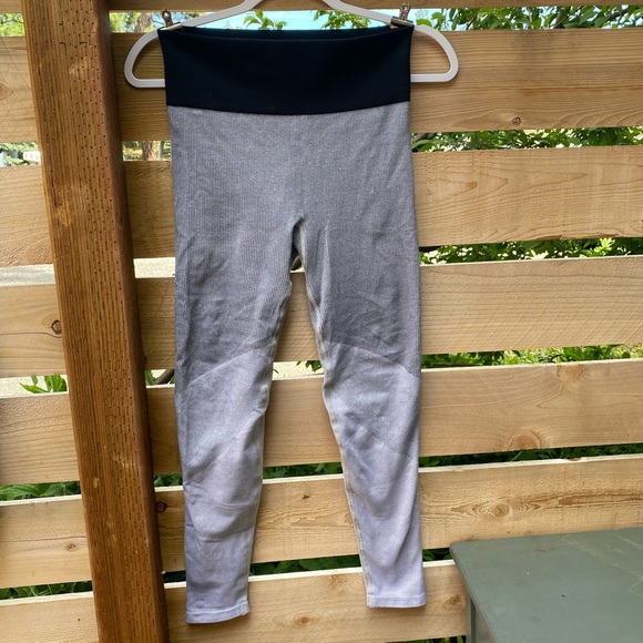 Aerie Seemless Ribbed Gray Leggings - Picture 3 of 4